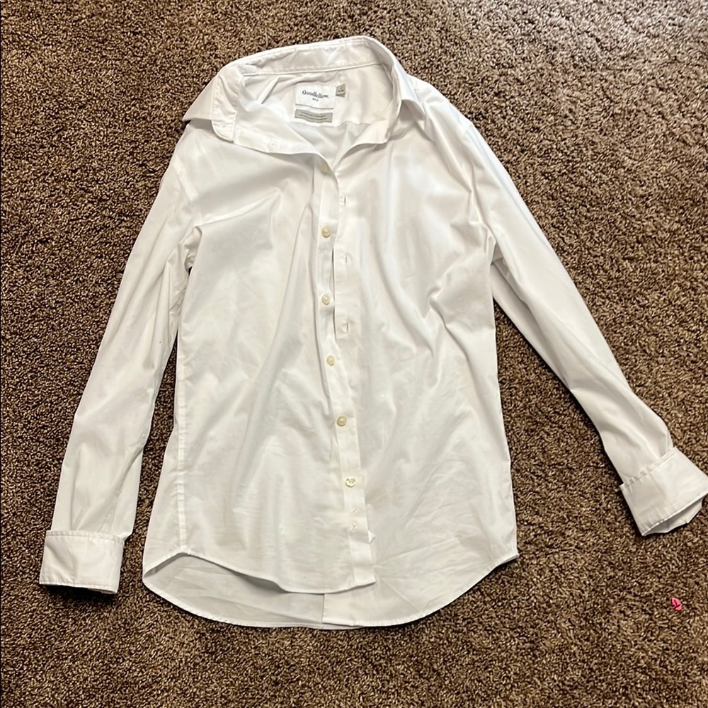 Men’s Small Classic White Button-Up Shirt
